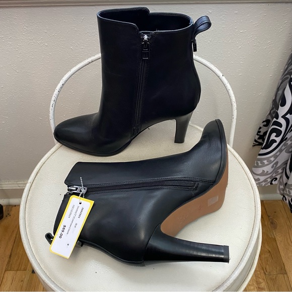 Elegant Black Leather Ankle Boots - Picture 6 of 8